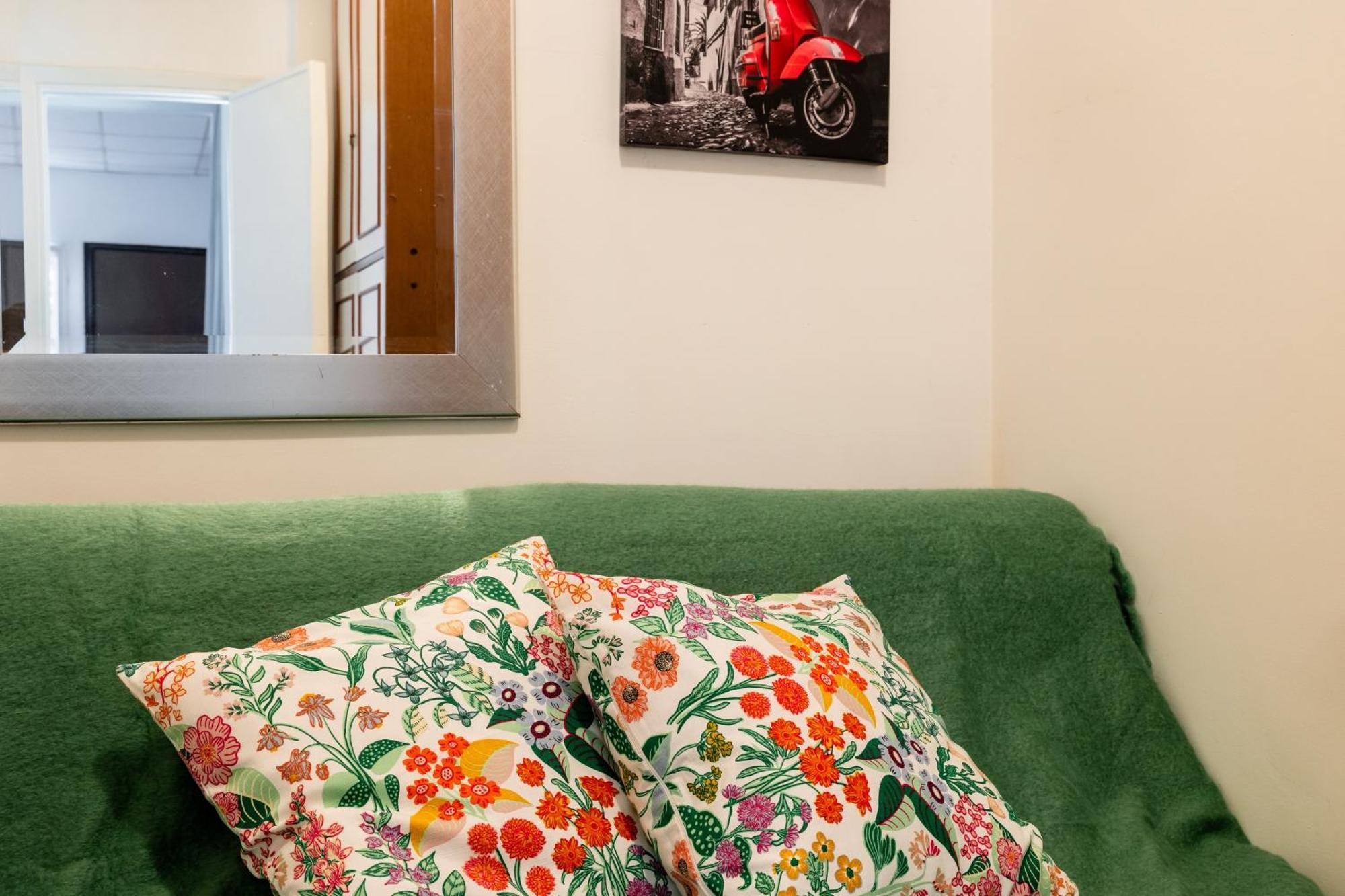 Montagnola Mini House Apartment Рим Екстериор снимка